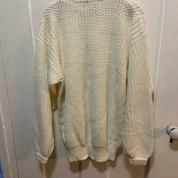 Vintage textured knit white campus sweater! Sz L in EUC! - Picture 5 of 5